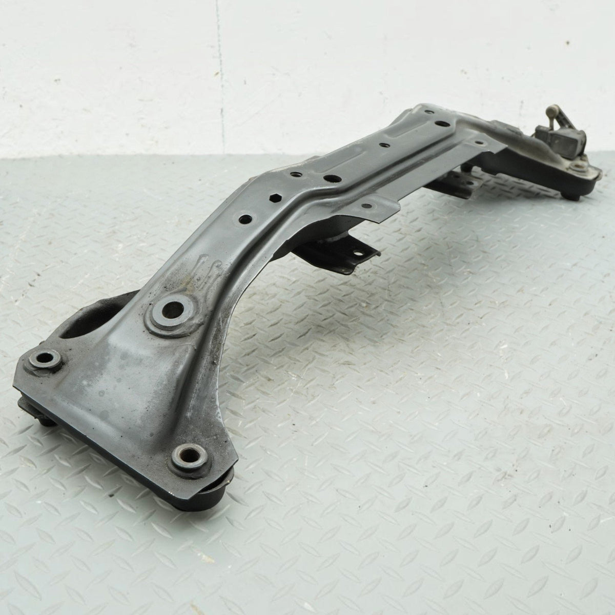 99-06 BMW 320 323 325 328 330 E46 Front Subframe Crossmember Engine Cradle OEM