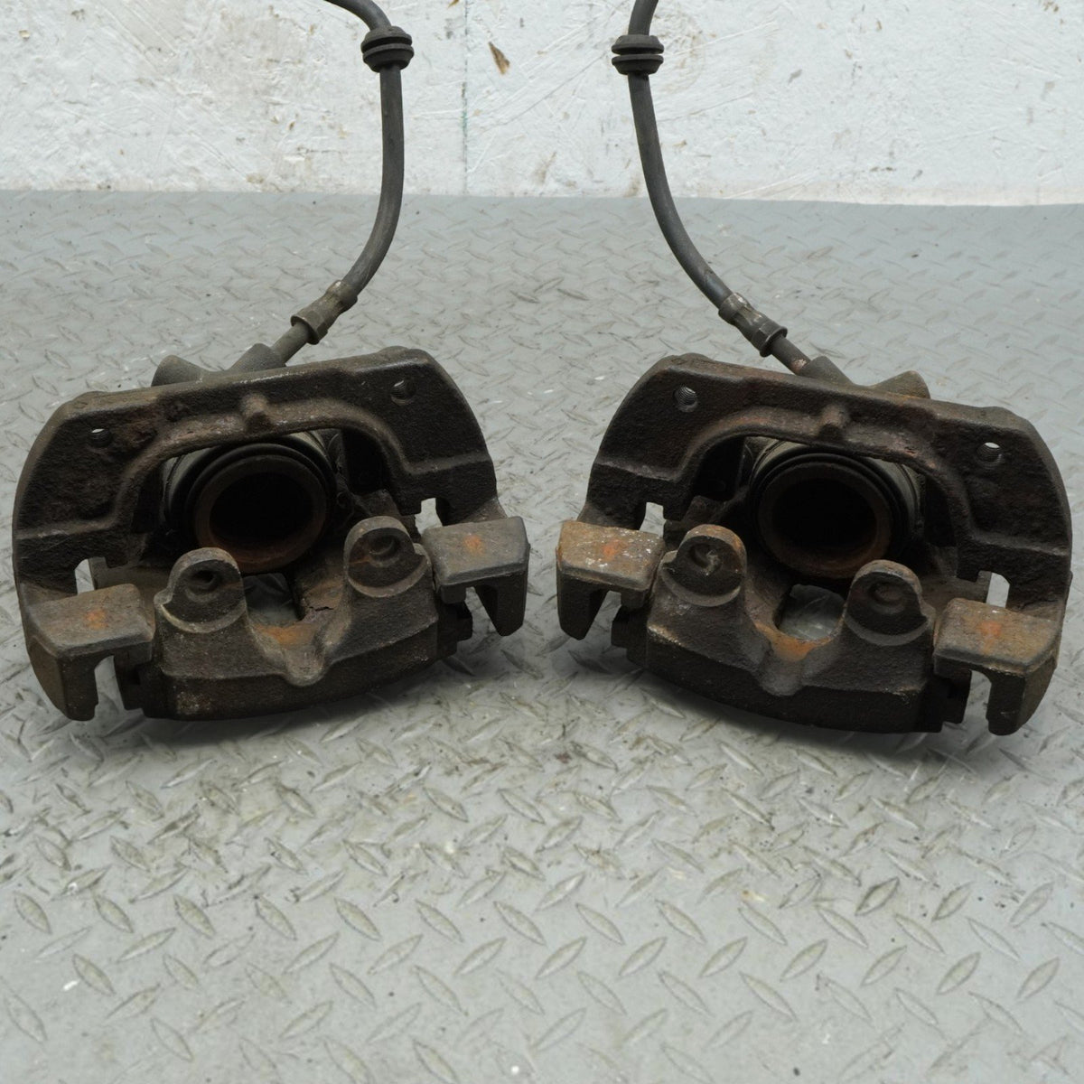 01-05 BMW 330i E46 Sedan Front Left Right Side Brake Caliper 34116765881 OEM