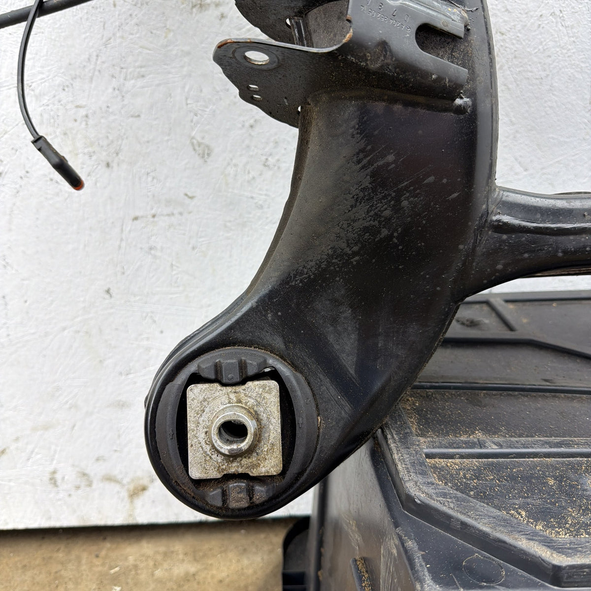 10-17 Mercedes E350 E550 W207 Rear Crossmember Subframe Cradle A2123503805 Coupe