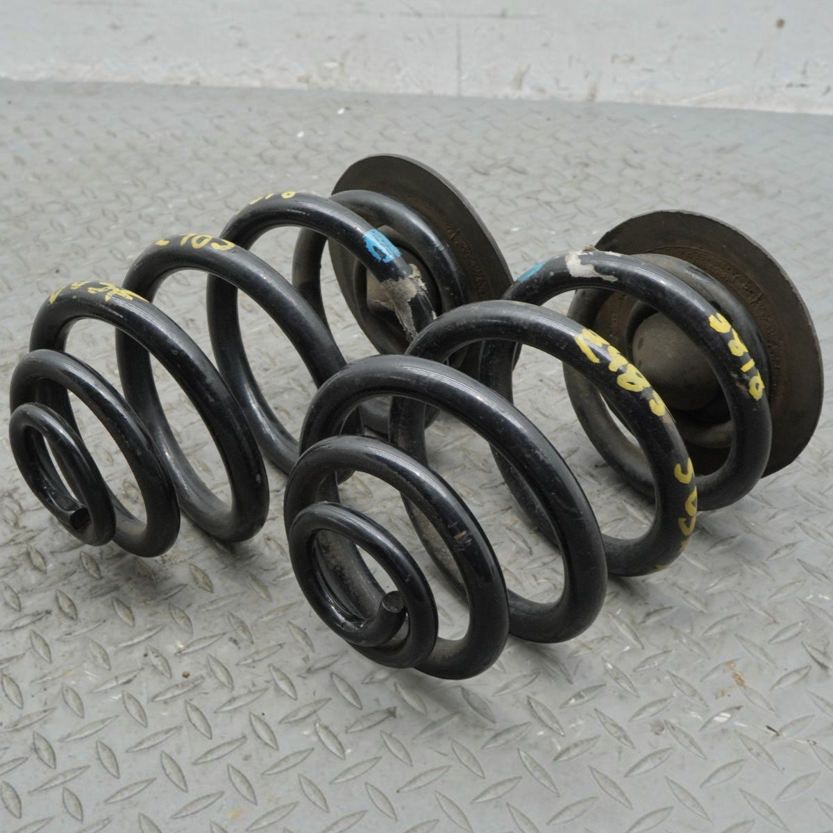 99-06 BMW 330i 328i 325i 323i E46 Rear Coil Spring Left Right 33536775572 OEM