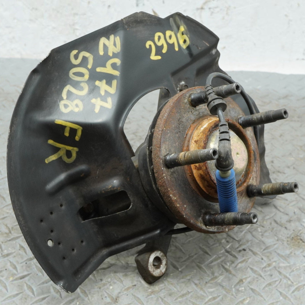 99-06 BMW 320 323 325 328 330 E46 Right Front Spindle Knuckle 31211096430 OEM
