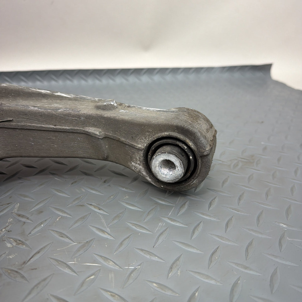 13-16 Mercedes GL450 GL550 X166 Rear Left Lower Control Arm A1663500906 OEM