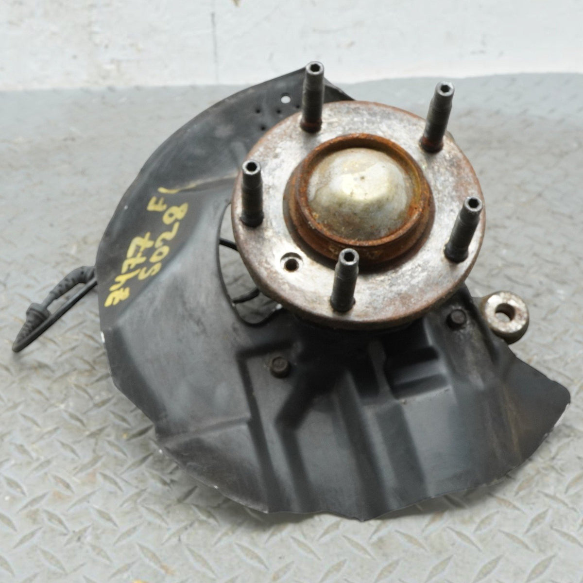 99-06 BMW 320 323 325 328 330 E46 Front Left Spindle Knuckle Hub 31211096429 OEM