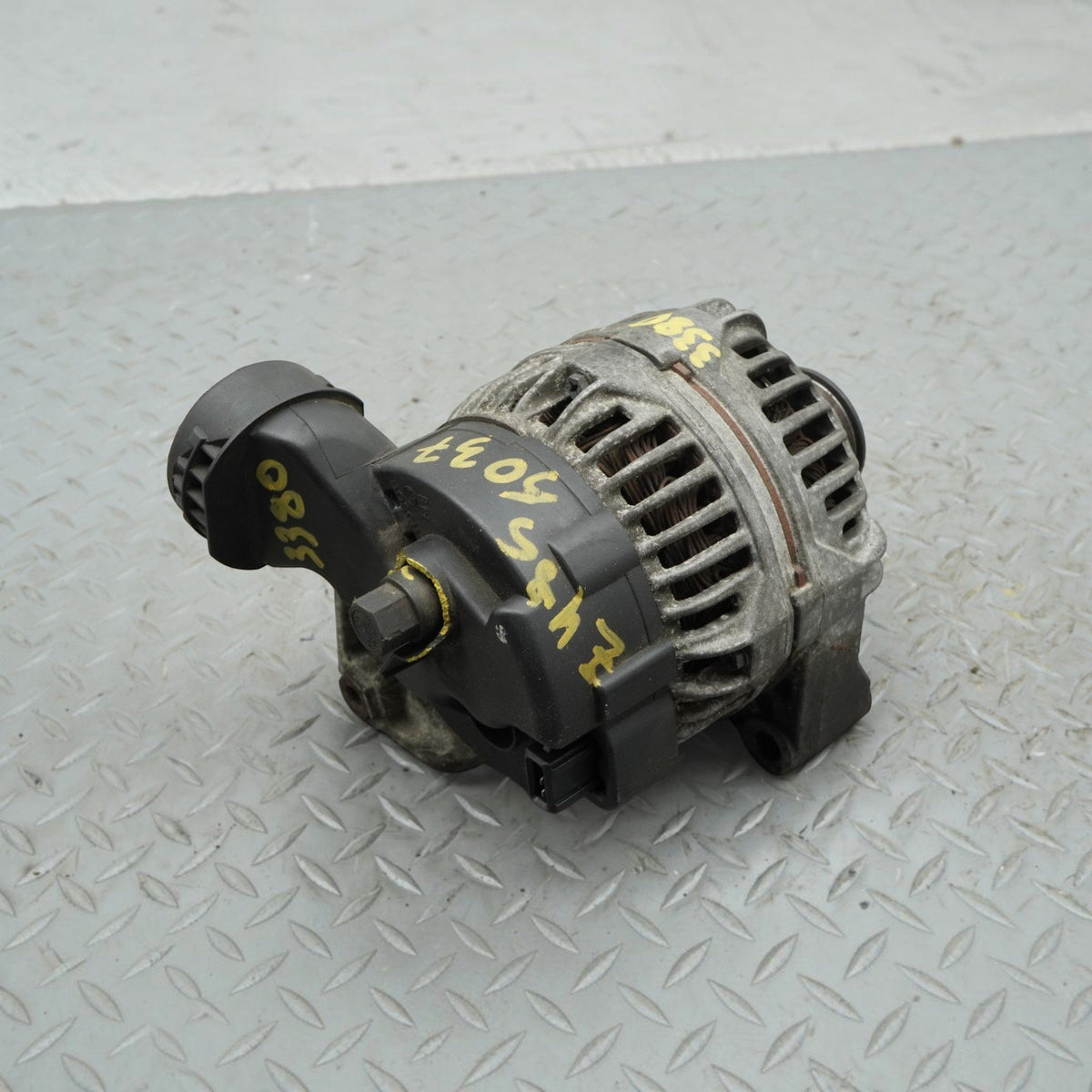 01-06 BMW 325 330 E46 Alternator Generator Pulley Engine W Duct 12317501597 OEM