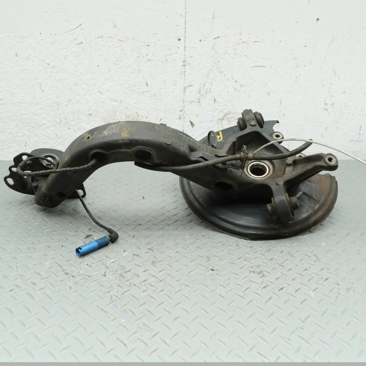 99-06 BMW 320 323 325 328 33 E46 Rear Right Passenger Knuckle Spindle OEM