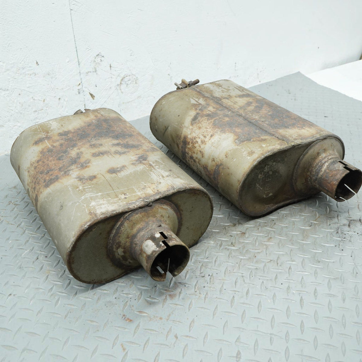 15-23 Dodge Challenger SXT Exhaust Silencer Muffler Pipe Rear LH RH 6089347 OEM