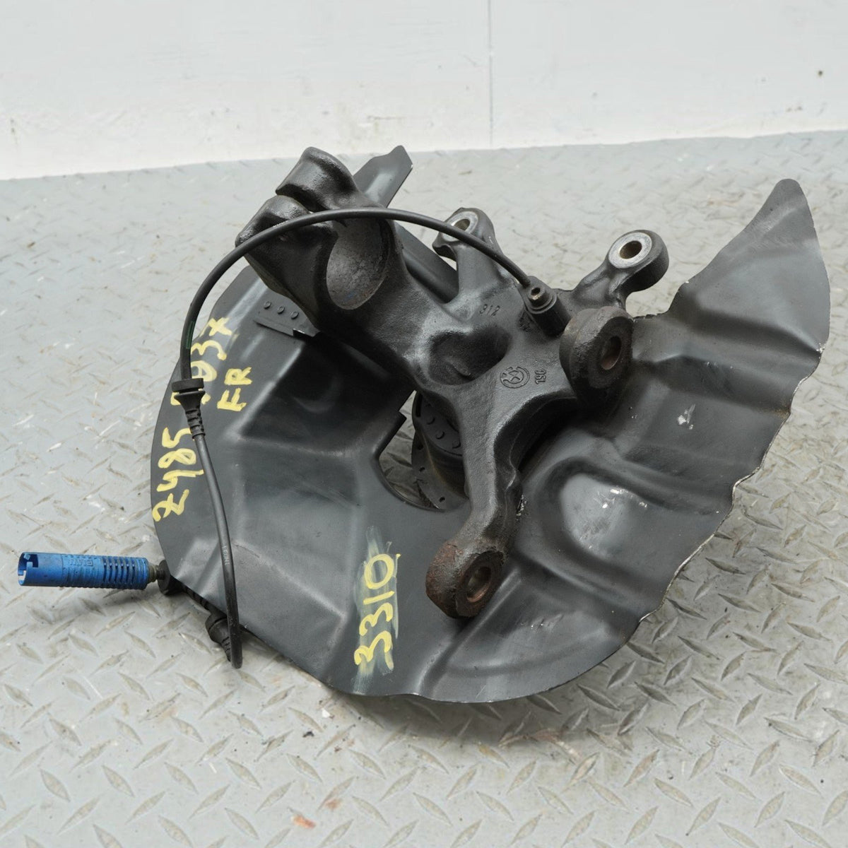 99-06 BMW 320 323 325 328 330 E46 Right Front Spindle Knuckle 31211096430 OEM