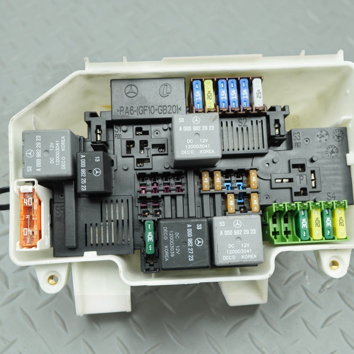 14-17 Mercedes-Benz S550 S400 S550E S600 Fuse Relay Box Junction A0009822923 OEM