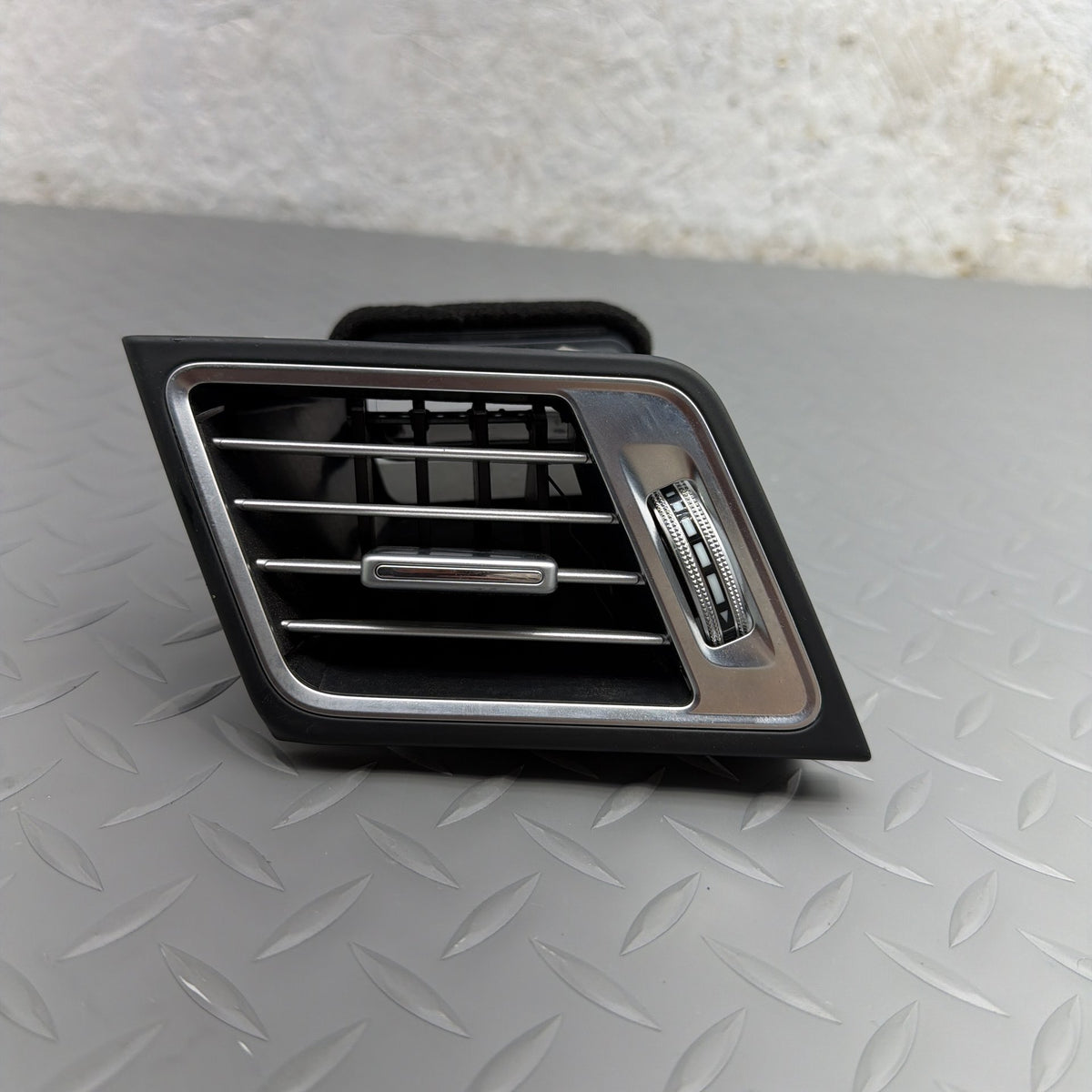 14-17 Mercedes E350 E400 E550 W207 Left Dash Air Vent A2078300100 OEM