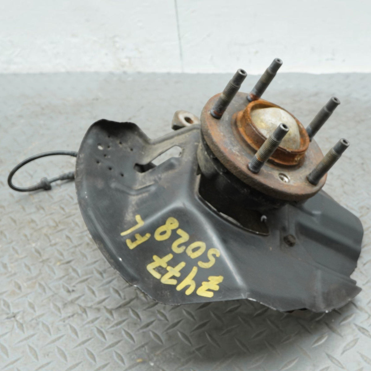 99-06 BMW 320 323 325 328 330 E46 Front Left Spindle Knuckle Hub 31211096429 OEM