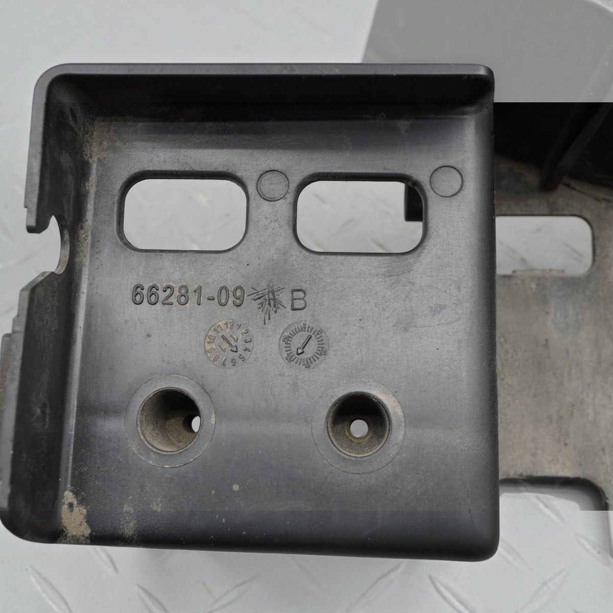 12-13 Harley-Davidson FLHTC Electra Glide Classic Battery tray Holder 6628109B
