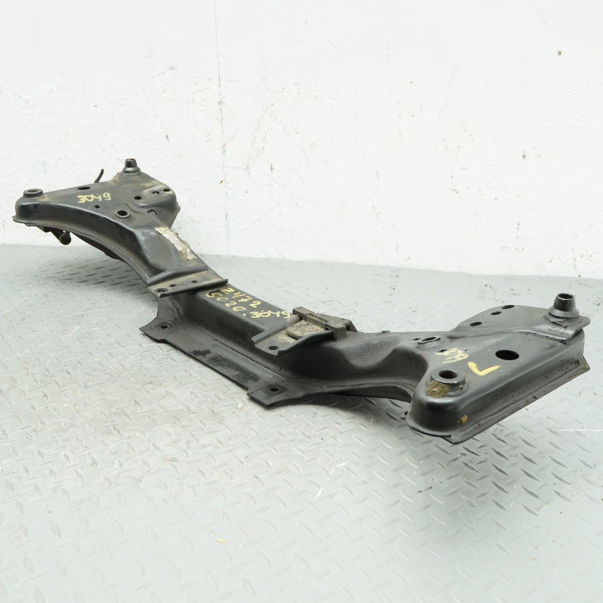 99-06 BMW 320 323 325 328 330 E46 Front Subframe Crossmember Engine Cradle OEM
