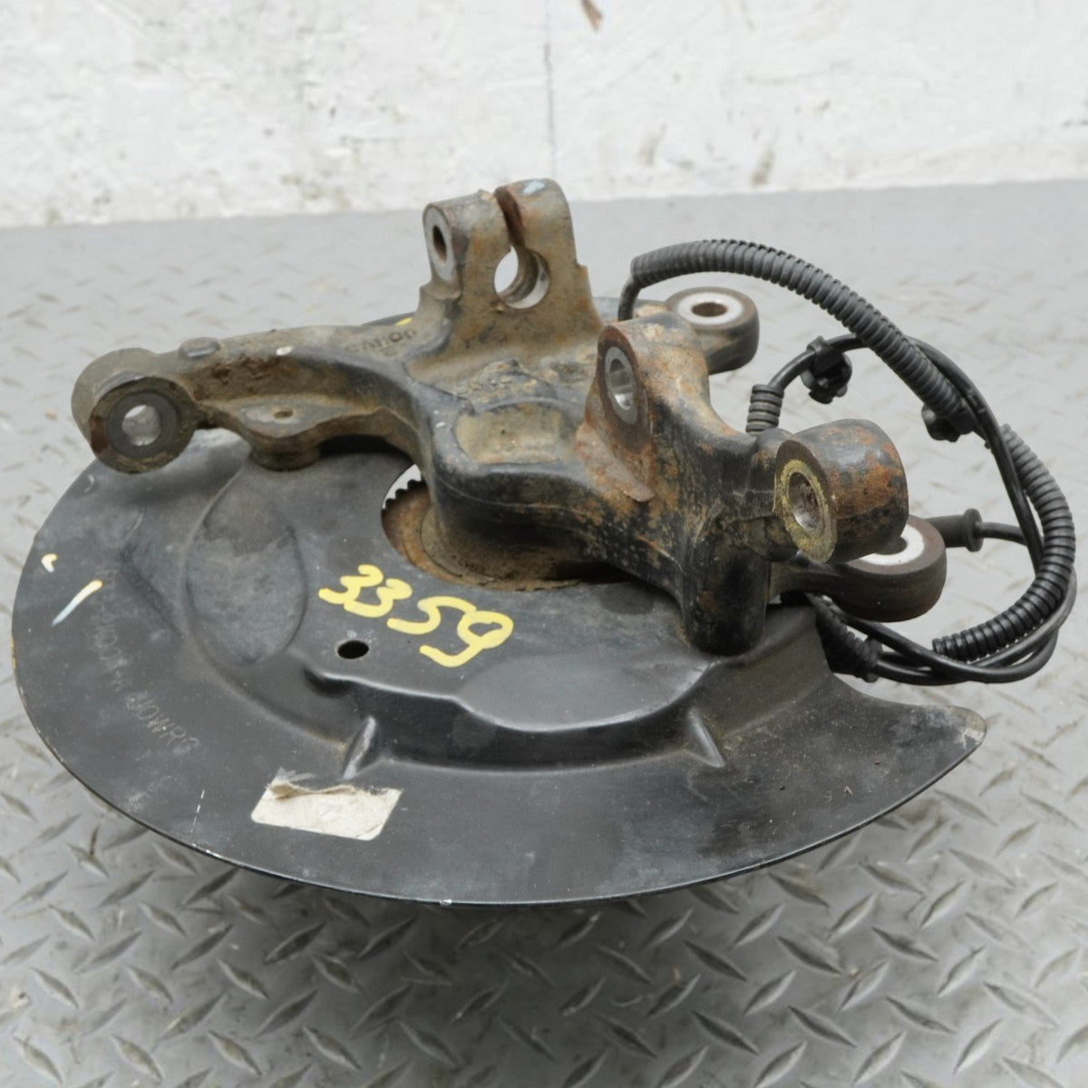 10-14 Ford Mustang GT S197 Front Left Knuckle Spindle Hub Bearing 4R332K004A OEM