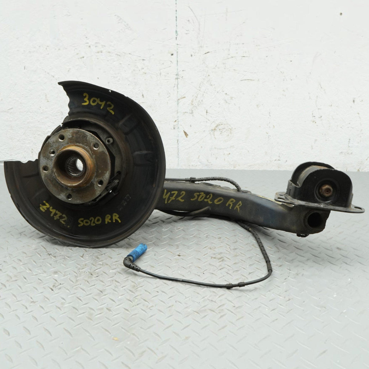 99-06 BMW 320 323 325 328 33 E46 Rear Right Passenger Knuckle Spindle OEM