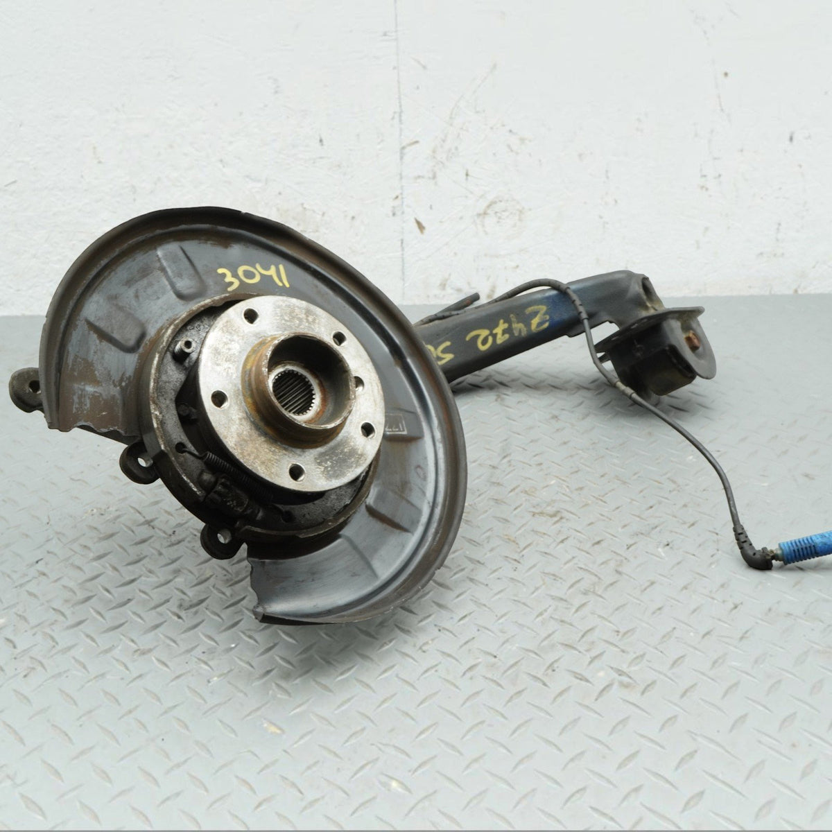 99-06 BMW 320 323 325 328 330 E46 Rear Left Driver Side Knuckle Spindle OEM