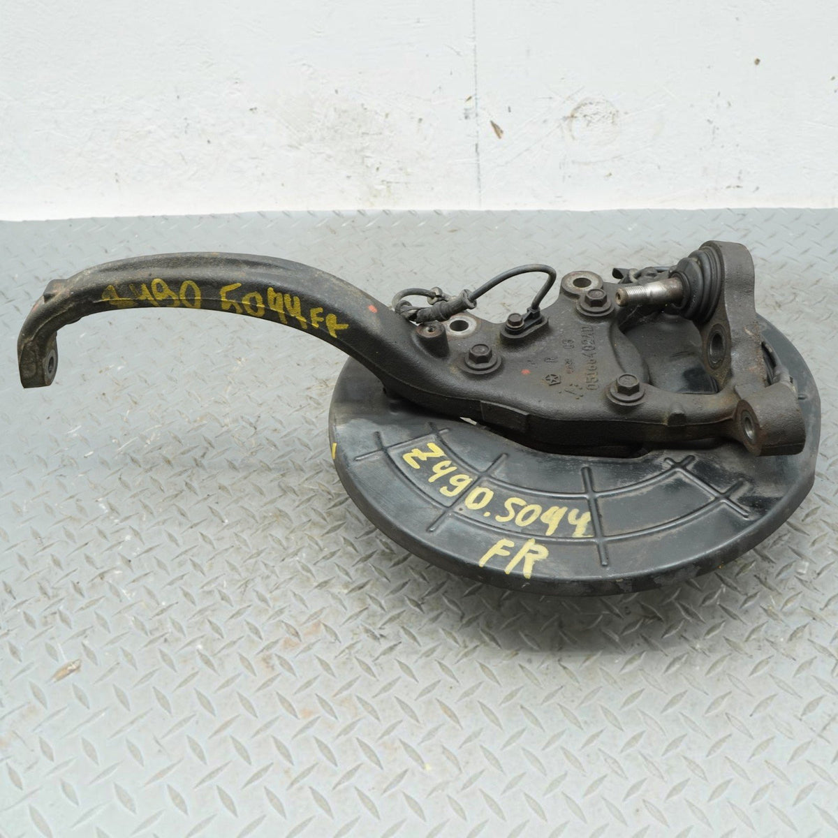 12-23 Dodge Challenger RWD 5.7L Spindle Knuckle Hub Front Right RH 05168402AD