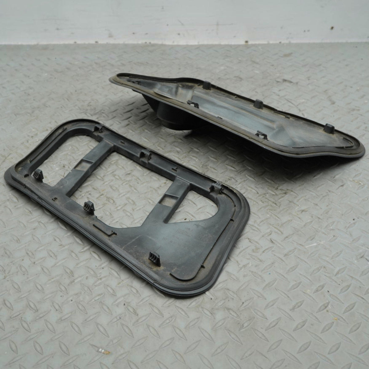 17-19 Mercedes GLS550 GLS450 X166 Hood Bonnet Grille Cover LH RH A1668800805 OEM