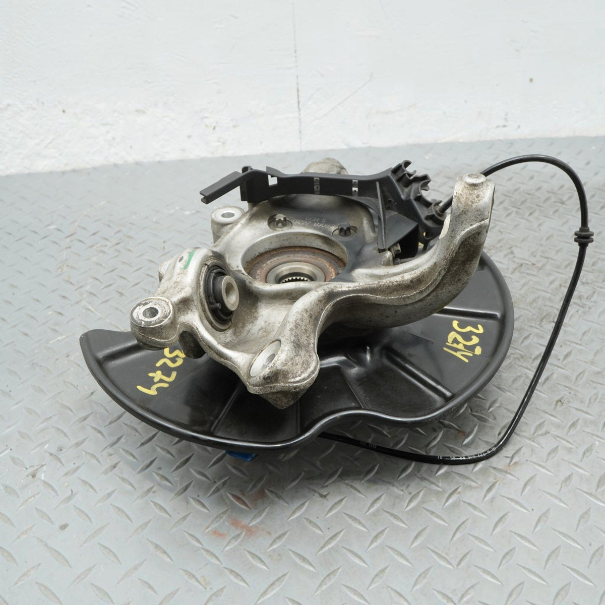 14-20 Mercedes W222 S550 Rear Left Driver Spindle Knuckle Wheel Hub 2223500941