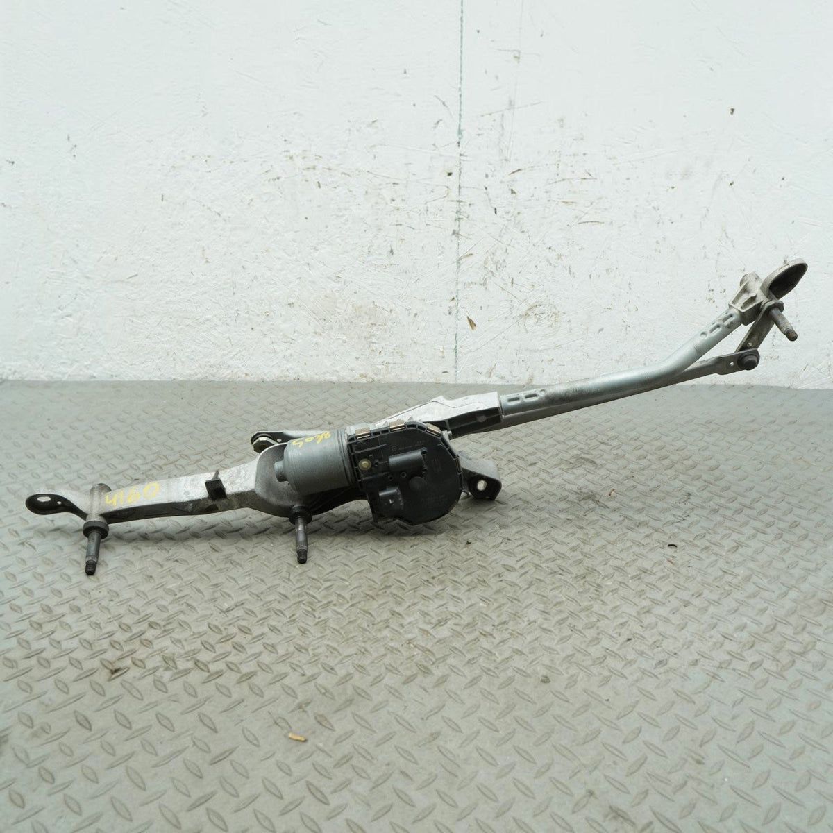 10-17 Mercedes E550 E400 E350 C207Wiper Linkage Motor Windshield A2048201040 OEM