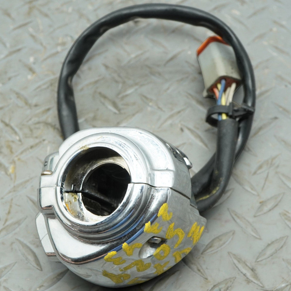 1999-2006 HARLEY-DAVIDSON ROAD KING FLHRCI Chrome LEFT SIDE HORN LIGHT SWITCH