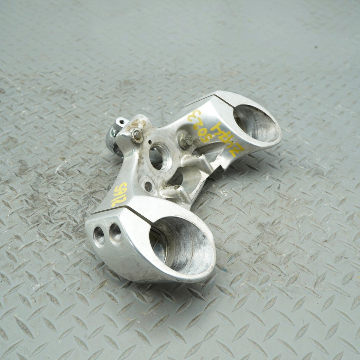 02-06 Harley Davidson VROD VRSCA Front Upper Triple Tree Stem Clamp 46755-01