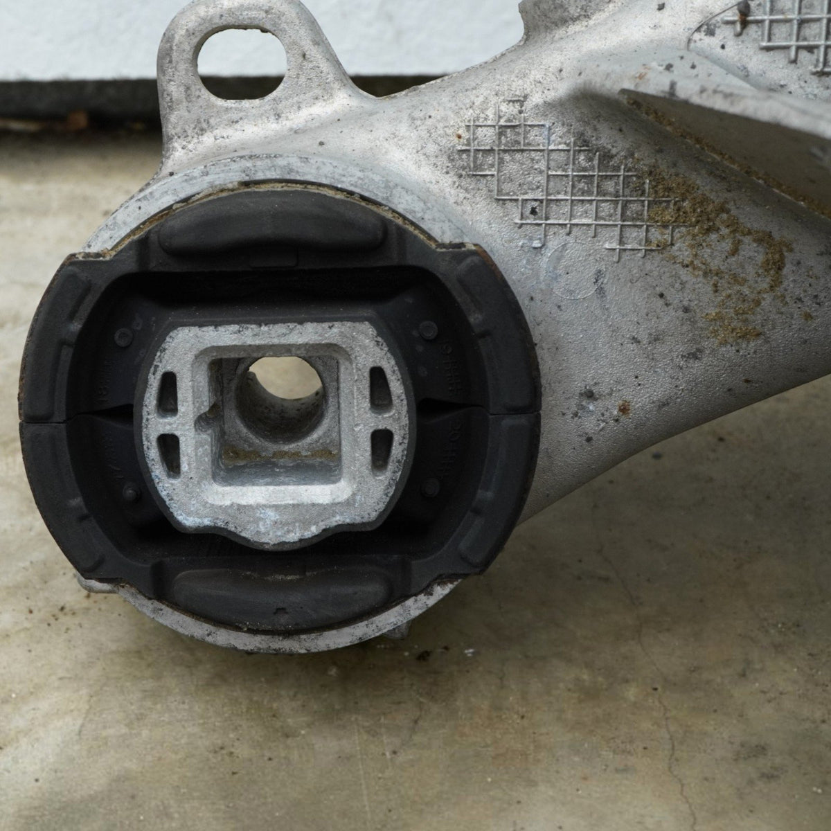 17-20 BMW 530i 540i M550 G30 Rear Subframe Crossmember Suspension 6861201 OEM