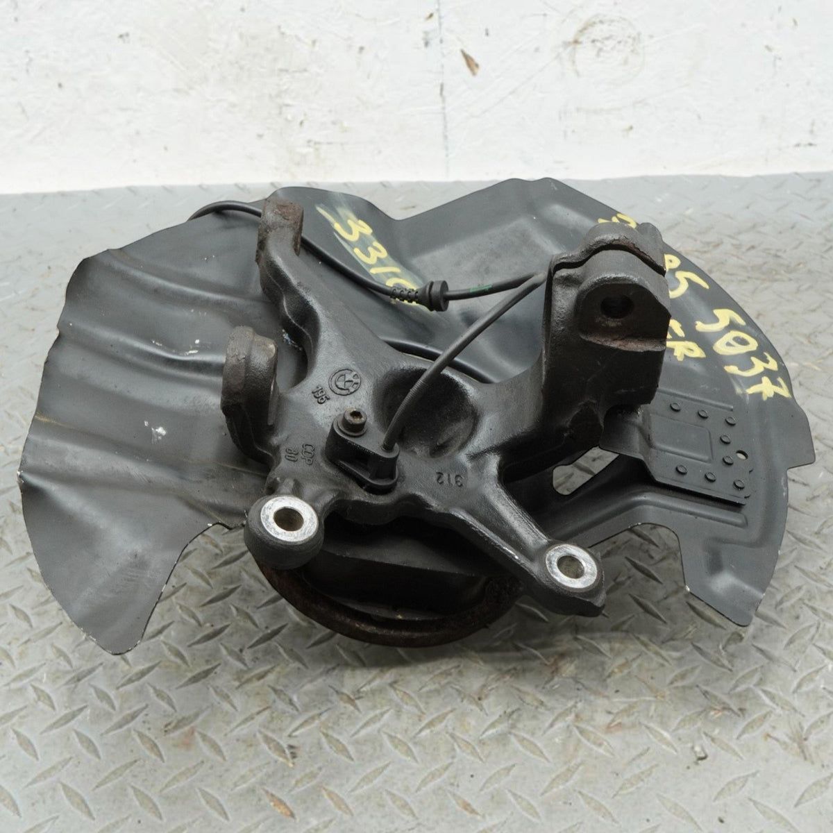 99-06 BMW 320 323 325 328 330 E46 Right Front Spindle Knuckle 31211096430 OEM