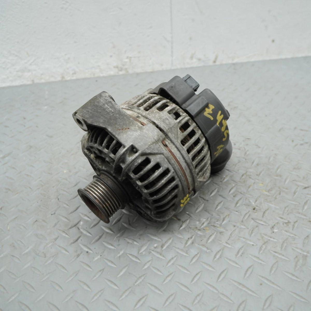 01-06 BMW 325 330 E46 Alternator Generator Pulley Engine W Duct 12317501597 OEM