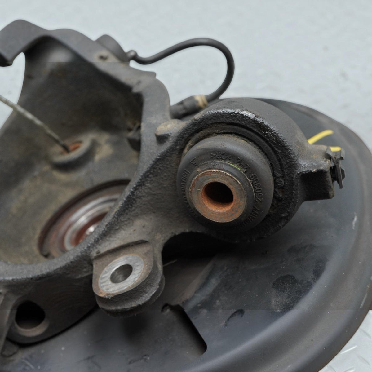 99-06 BMW 320 323 325 328 33 E46 Rear Right Passenger Knuckle Spindle OEM