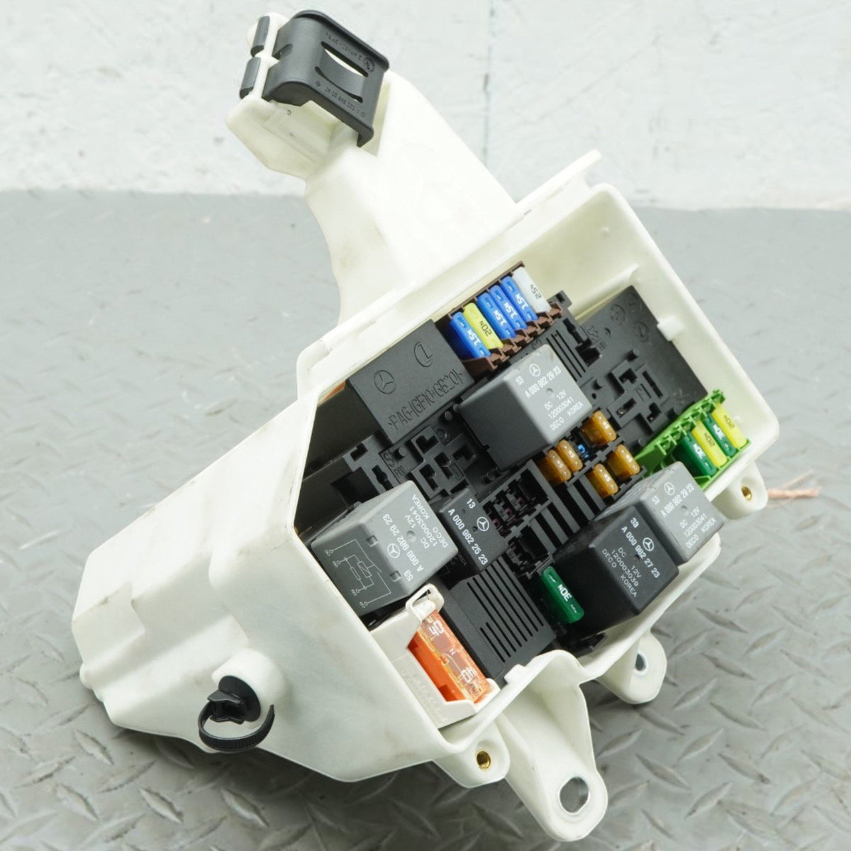 14-17 Mercedes-Benz S550 S400 S550E S600 Fuse Relay Box Junction A0009822923 OEM