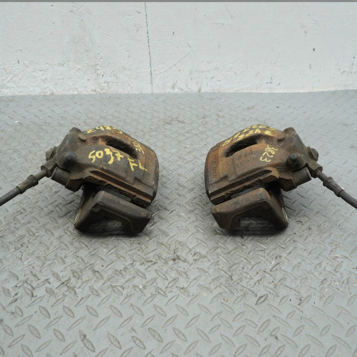 01-05 BMW 330i E46 Sedan Front Left Right Side Brake Caliper 34116765881 OEM
