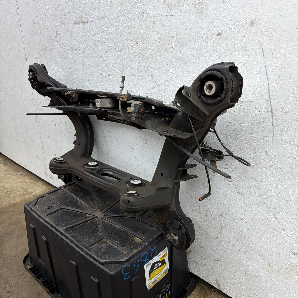 10-17 Mercedes E350 E550 W207 Rear Crossmember Subframe Cradle A2123503805 Coupe