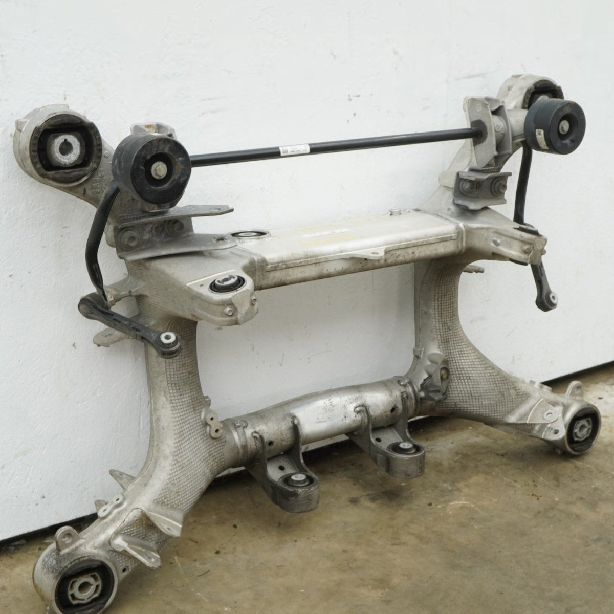 17-20 BMW 530i 540i M550 G30 Rear Subframe Crossmember Suspension 6861201 OEM