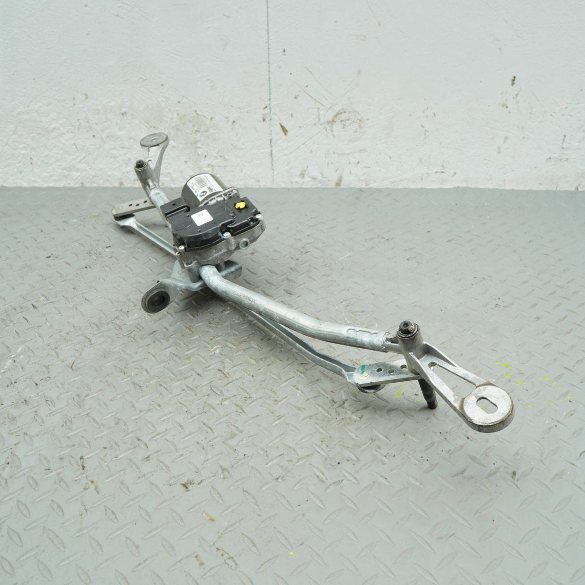 17- 20 BMW 530i 540i M550i M5 G30 Wiper Linkage Motor Windshield 6161745048 OEM