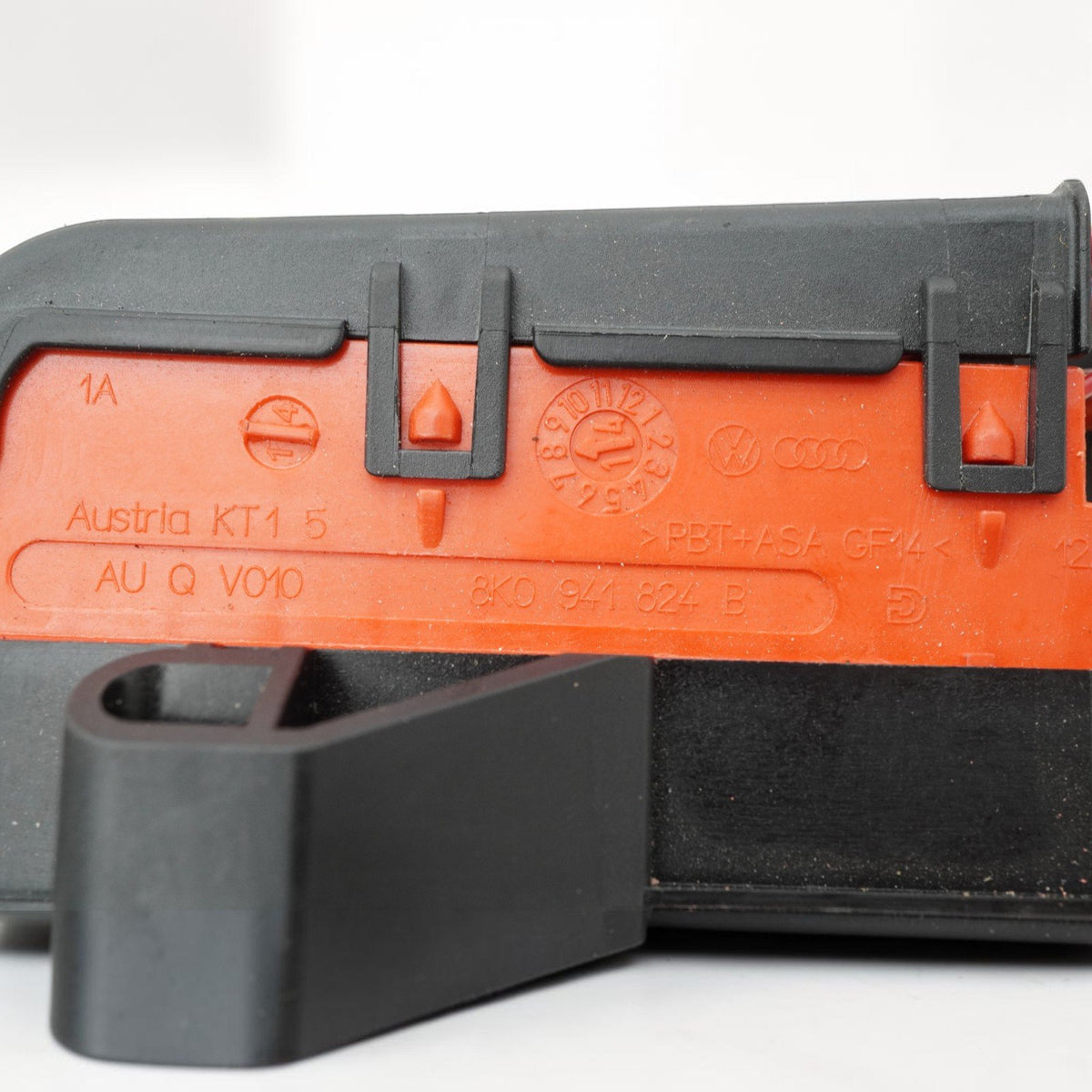 08-17 Audi S5 A5 RS5 8T Cabin Interior Fuse Relay Box Junction 8K0941824B OEM