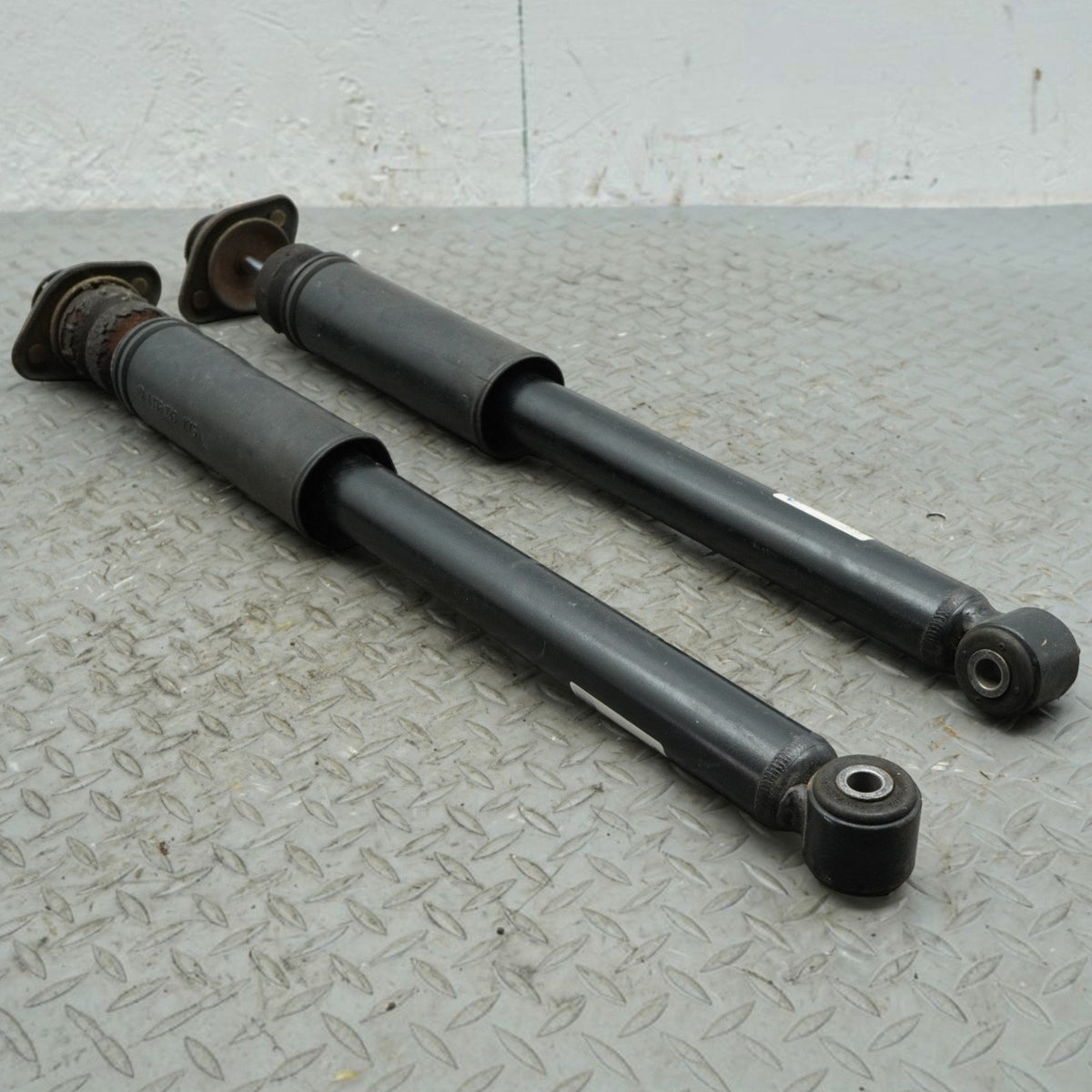 99-06 BMW 320 323 325 328 330 E46 Rear Left Right Strut Shock Suspension 556882