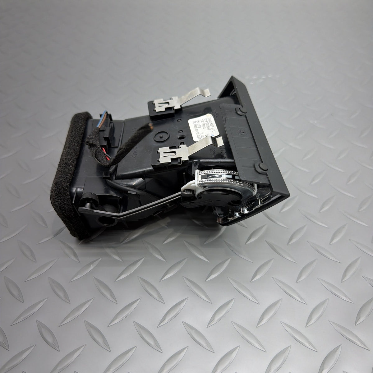 14-17 Mercedes E350 E400 E550 W207 Left Dash Air Vent A2078300100 OEM