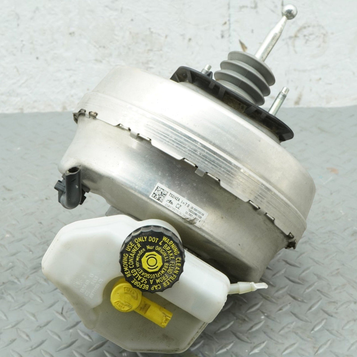 17-20 BMW 530i 540i G30 Power Brake Booster Master Cylinder Tank 6881093 OEM