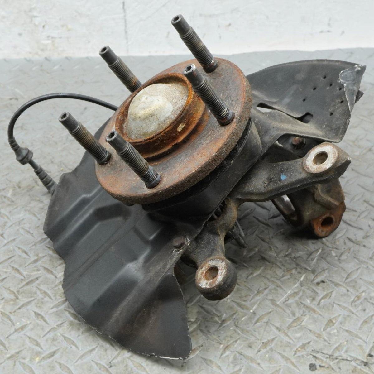 99-06 BMW 320 323 325 328 330 E46 Front Left Spindle Knuckle Hub 31211096429 OEM