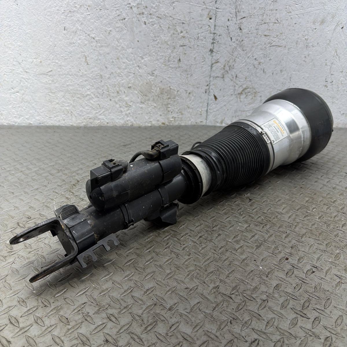 14-16 Mercedes S550 S550e W222 Left Front Air Strut Shock A2223208313 OEM