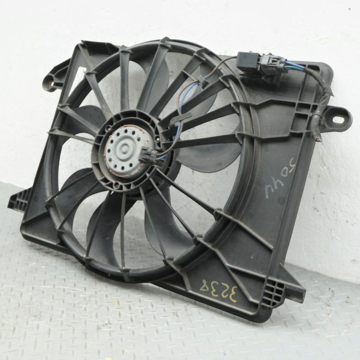 15-16 Dodge Challenger 5.7L Engine Coolant Cooling Fan Shroud Motor 55111282AC