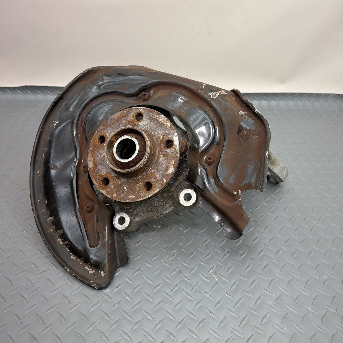 12-18 Audi S7 S6 A6 A7 4G C7 Rear Left Side Knuckle Spindle Hub 8R0505431F OEM