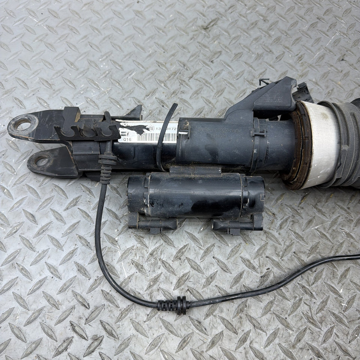 14-16 Mercedes S550 S550e W222 Right Front Air Strut Shock A2223208413 OEM