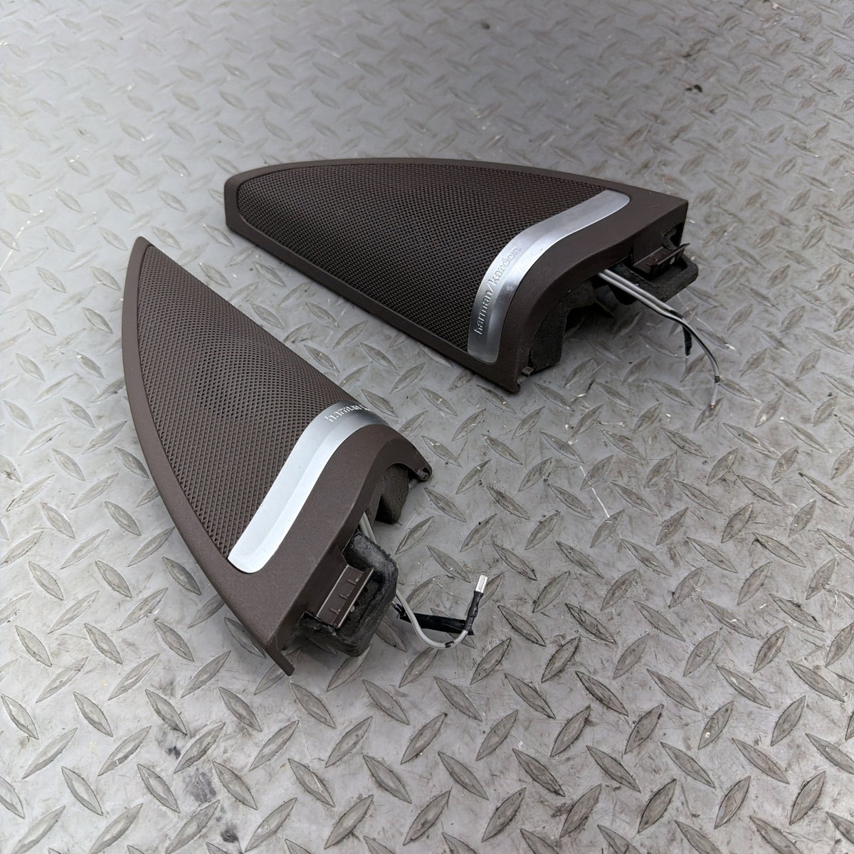 13-16 Mercedes GL550 X166 Tweeter Speaker Cover Pair Harman Kardon A1667200344