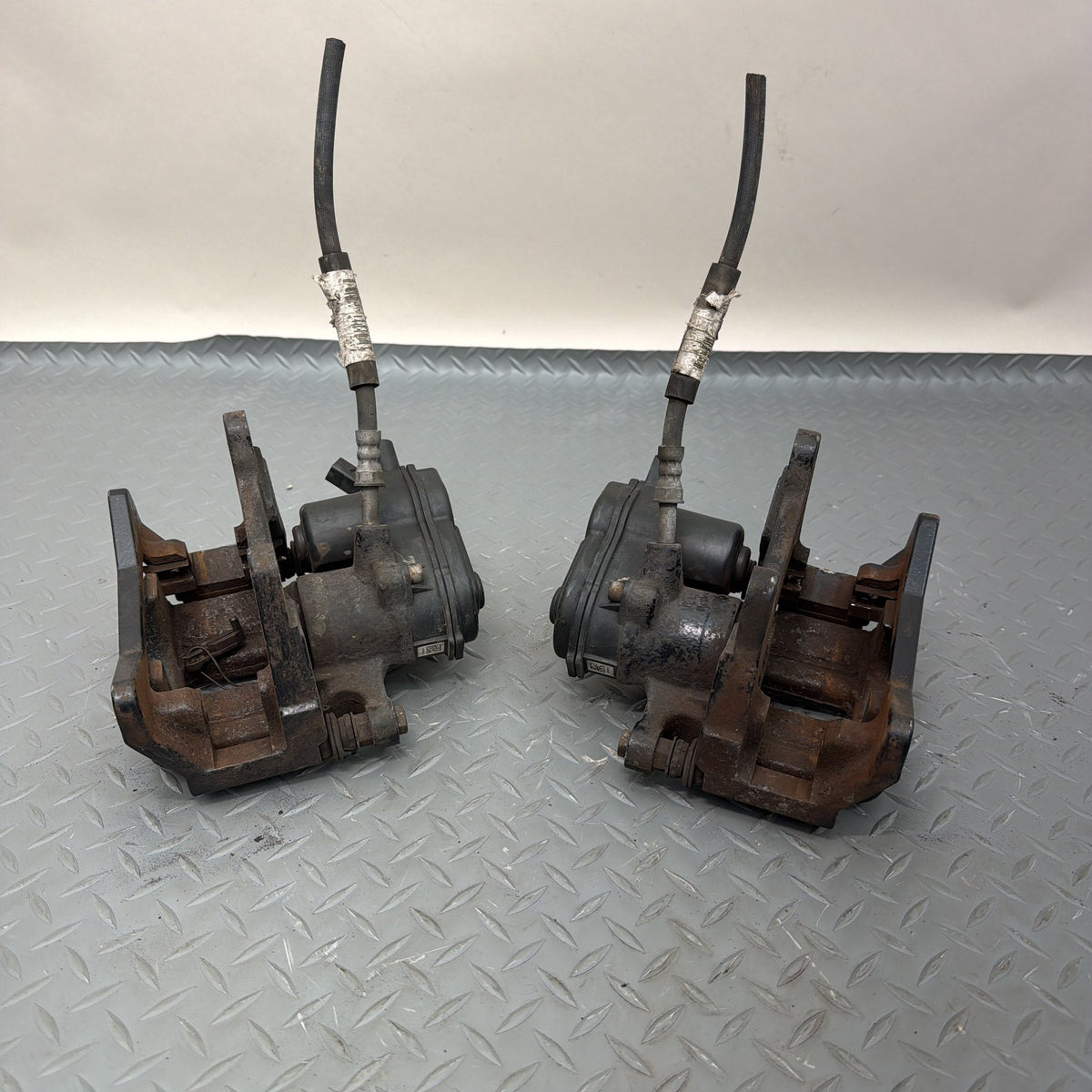 12-18 Audi S7 S6 A6 A7 4G C7 Rear Brake Caliper LH RH EPB Motor 4G0615404C OEM