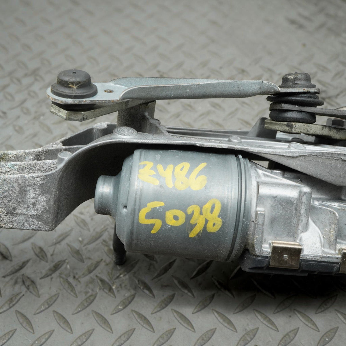 10-17 Mercedes E550 E400 E350 C207Wiper Linkage Motor Windshield A2048201040 OEM