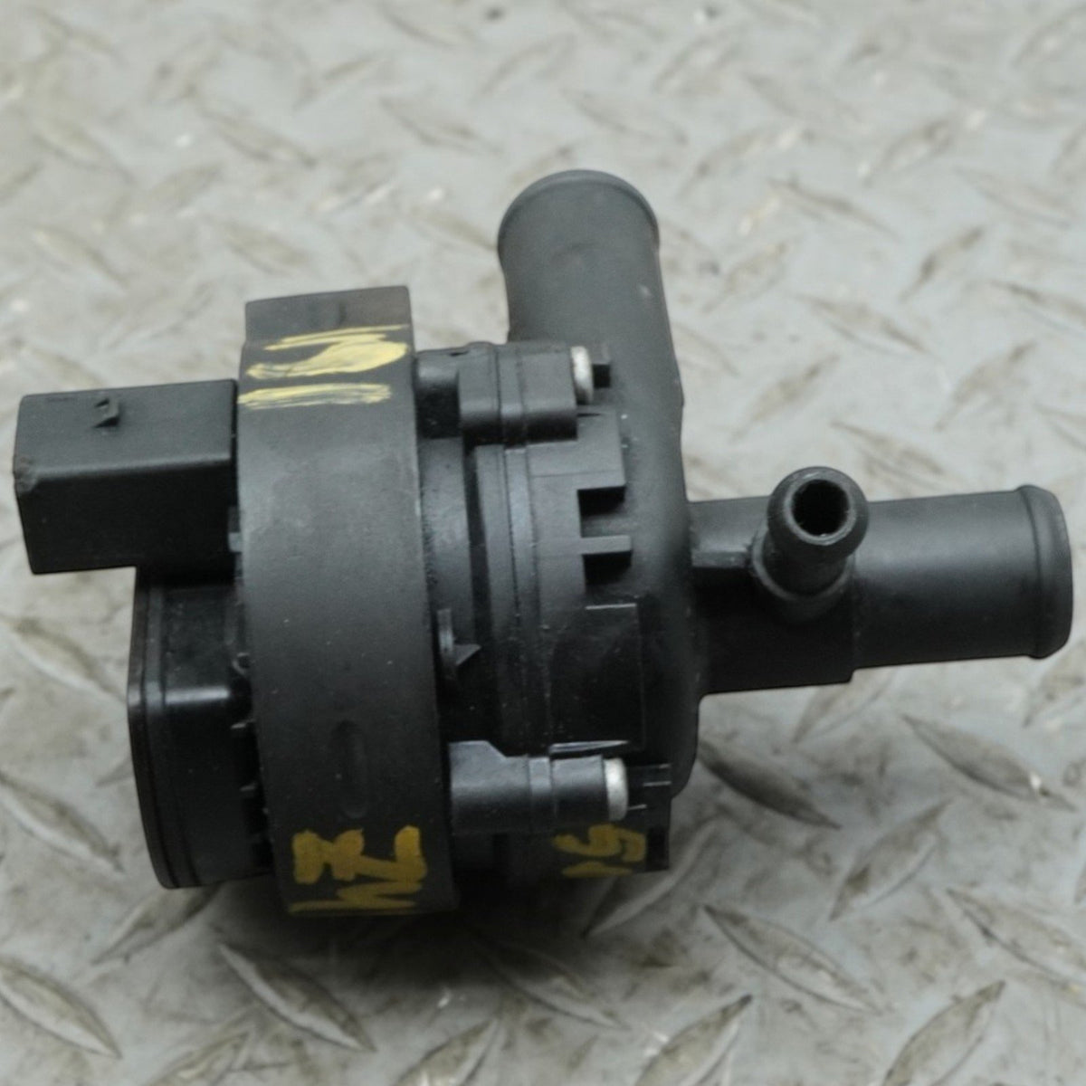 10-17 Mercedes E350 E400 W207 Auxiliary Water Cooling Pump Unit A0005000386 OEM