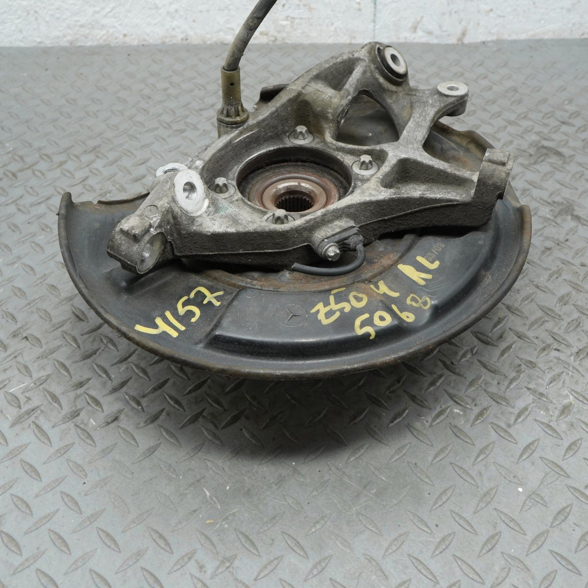 03-09 Mercedes E550 E300 E320 E350 W211 Rear Left Steering Knuckle 2113570308