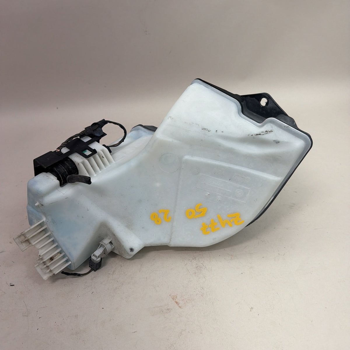 00-06 BMW 323 325 330 E46 Windshield Washer Fluid Reservoir Tank 61667007970 OEM