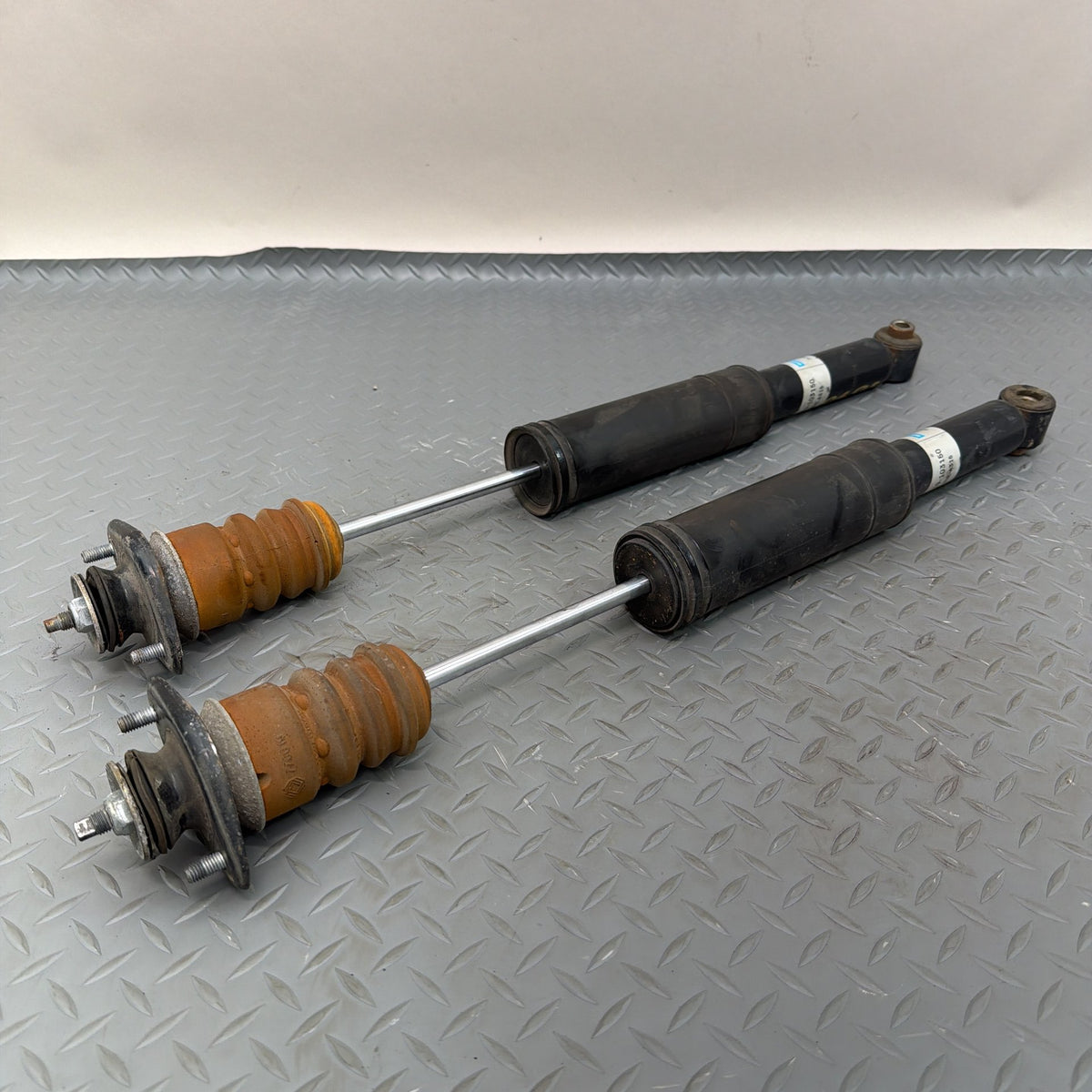 99-06 BMW 330i 325i 323i E46 Rear LH RH Shock Absorber Suspension Pair Bilstein
